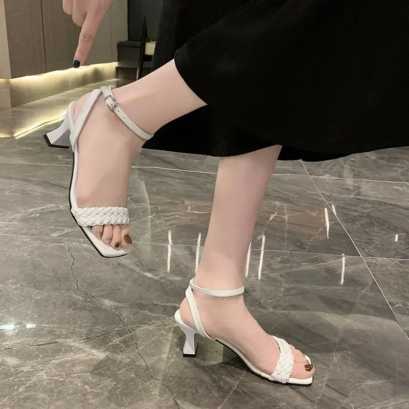 

Buckle Strap Beach Sandal Woman Luxury Suit Female Beige Summer Heels All-Match Shoes Lady 2021 Black Gladiator Girls Block Comf