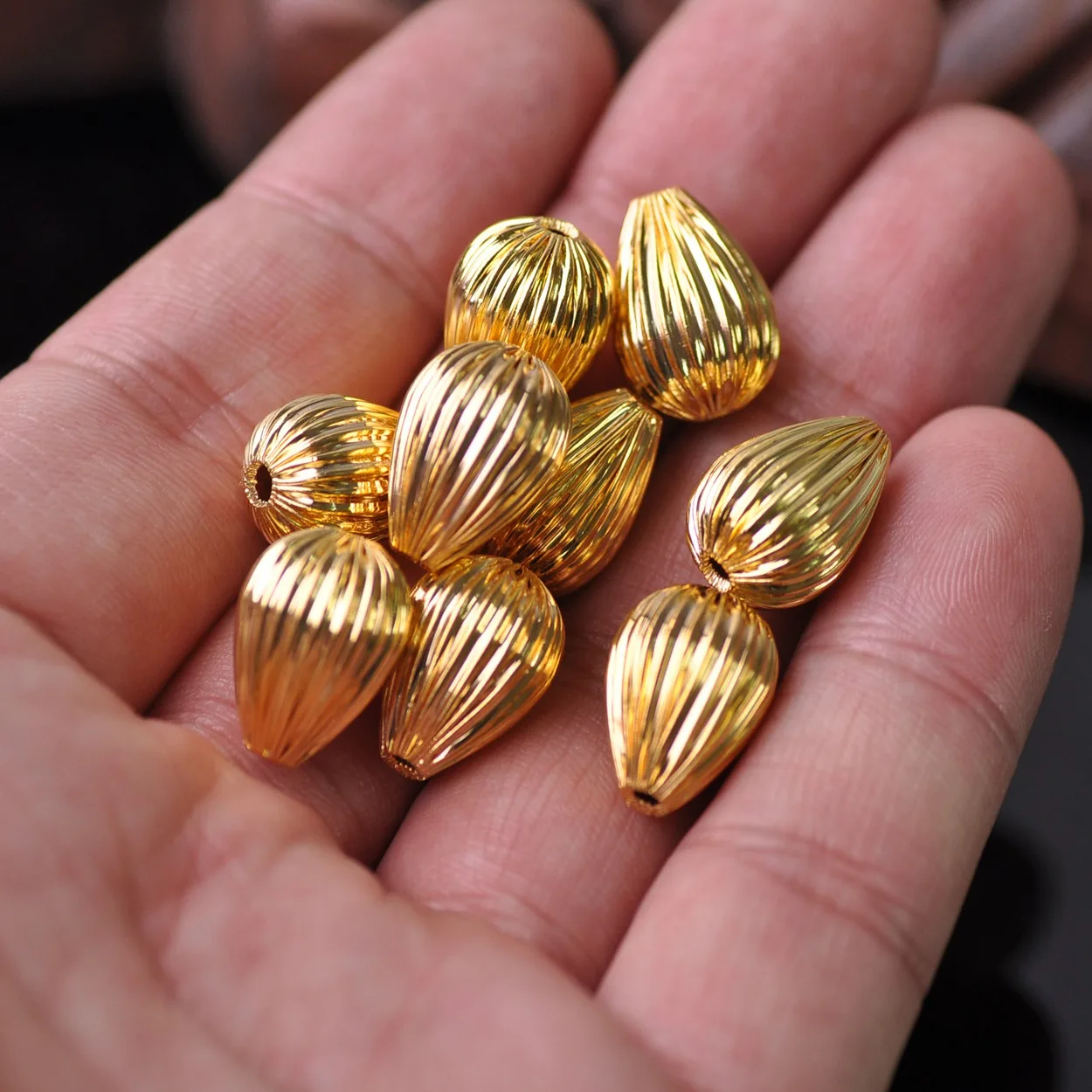 10 шт. Позолоченные 16x11 мм каплевидные полые Плиссированные Металлические