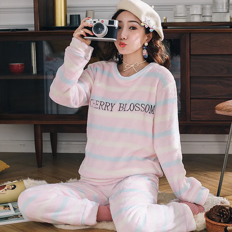 

New Winter Flannel Warm Pajamas 2pcs Home Suit Kawaii Pajama Set Fashion Female Pijama Mujer Home Clothes Pyjama Women Sleepwear