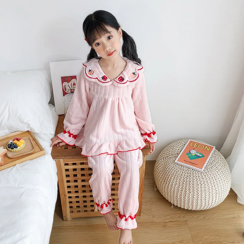 

Весенне-Осенняя детская кавайная Пижама для девочек с кукольным воротником и оборками, пижама с принтом клубники, японская домашняя одежда ...