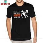 Футболки Skyrim с мультяшным принтом стрелы в колене, хлопковые мужские черные рубашки с коротким рукавом 5XL