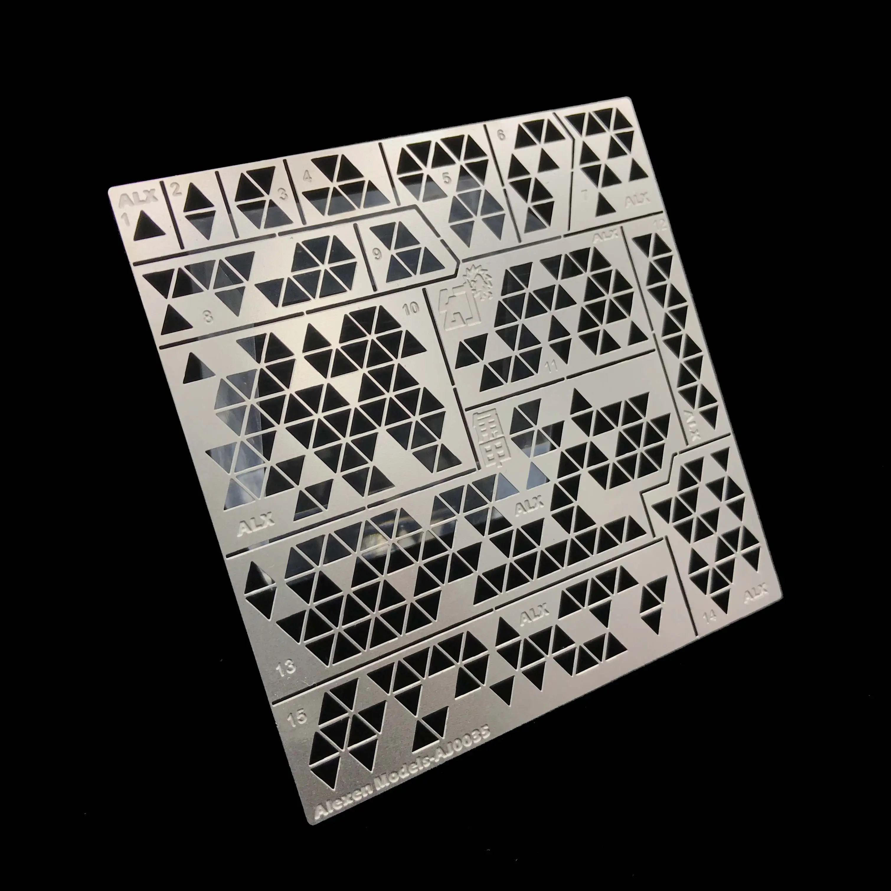 1/35 Military Model Triangle digital camouflage stencil Chariot Armor Design Leakage Spray Board Spray Plates Model Tools AJ0035