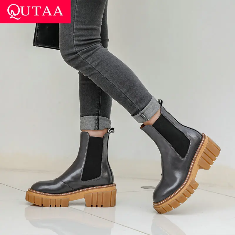 

QUTAA/2022 ботильоны на высоком квадратном каблуке Женская обувь без шнуровки из коровьей кожи повседневные ботинки «Челси» с круглым носком на осень-зиму размеры 34-43