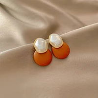 2022 new design retro metal golden big shiny pearl earrings geometric irregular design womens girl pierced ear clip jewelry