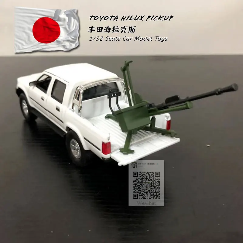 1/32 масштаба звука & светильник Модель игрушка автомобиля TOYOTA Hilux с оружием Пикап