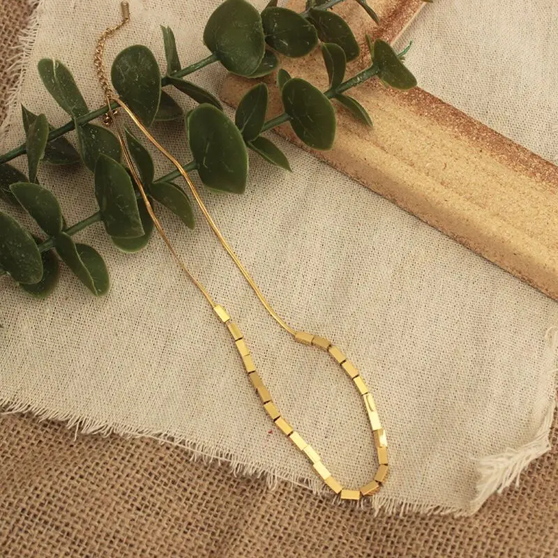 

Женское Ожерелье с индивидуальностью, маленькое квадратное ожерелье, дизайнерские ювелирные изделия для женщин в этническом стиле