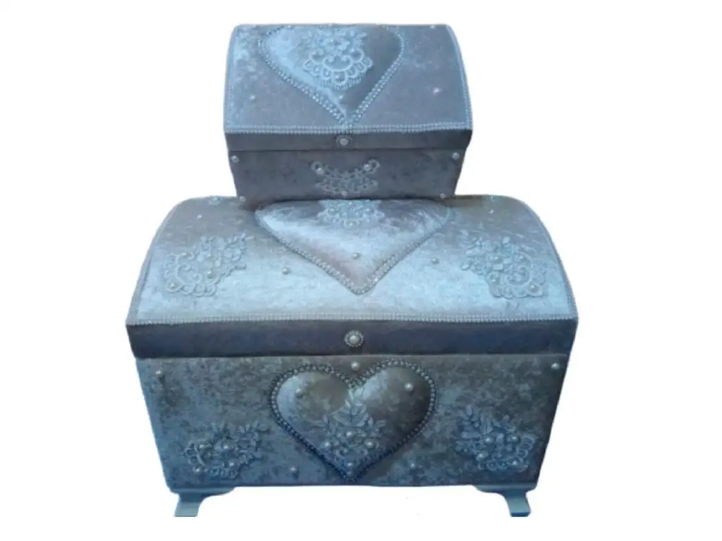 

French Laced Heart With Pearl 2 Li Dower chest Gray