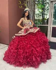 Бордовое платье с золотой вышивкой, платье Quinceanera 2022 с открытыми плечами, бальные платья из органзы с кристаллами и оборками, милое платье 16, платье для выпускного вечера