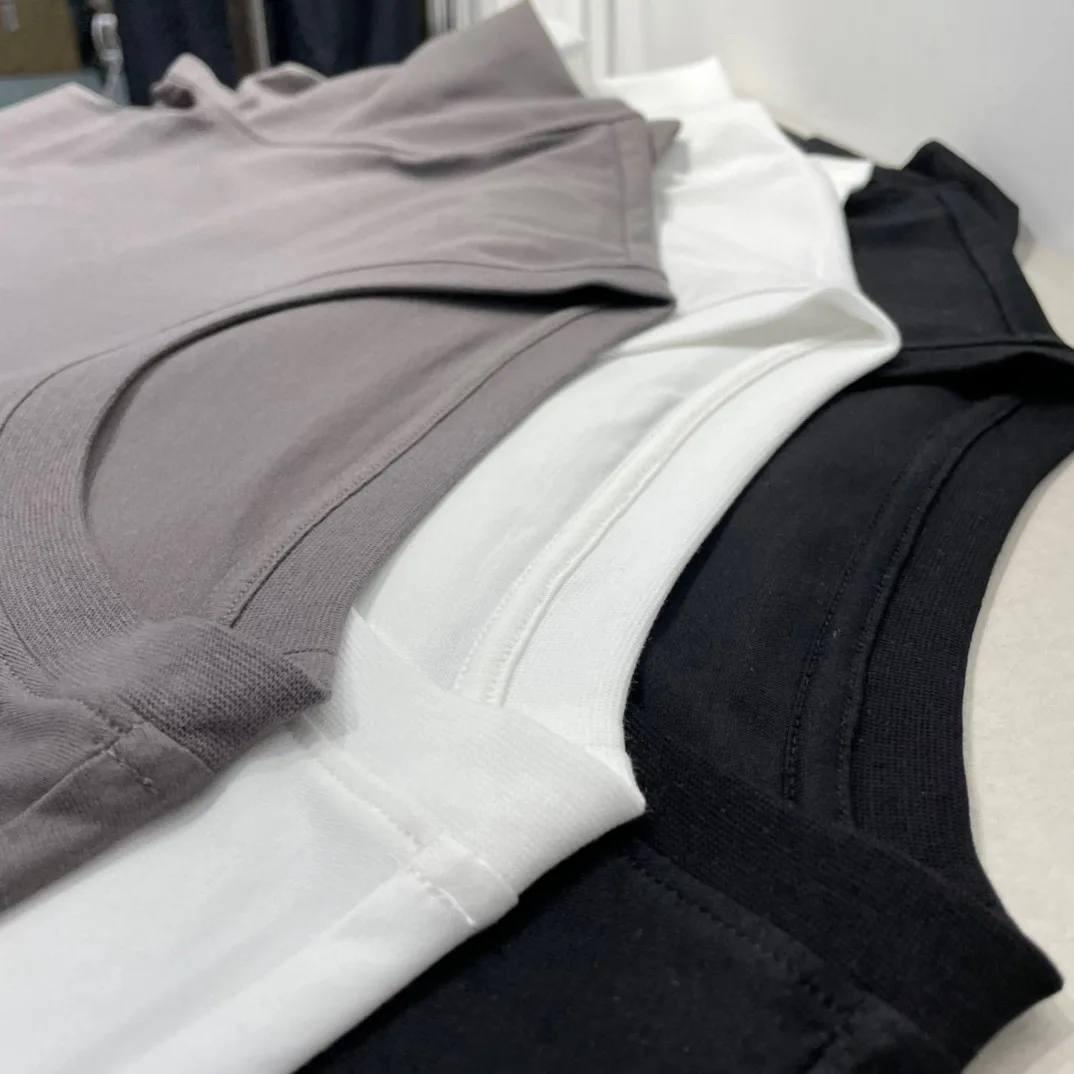 

Andonaimi pocket embossed round neck short sleeve three colors available