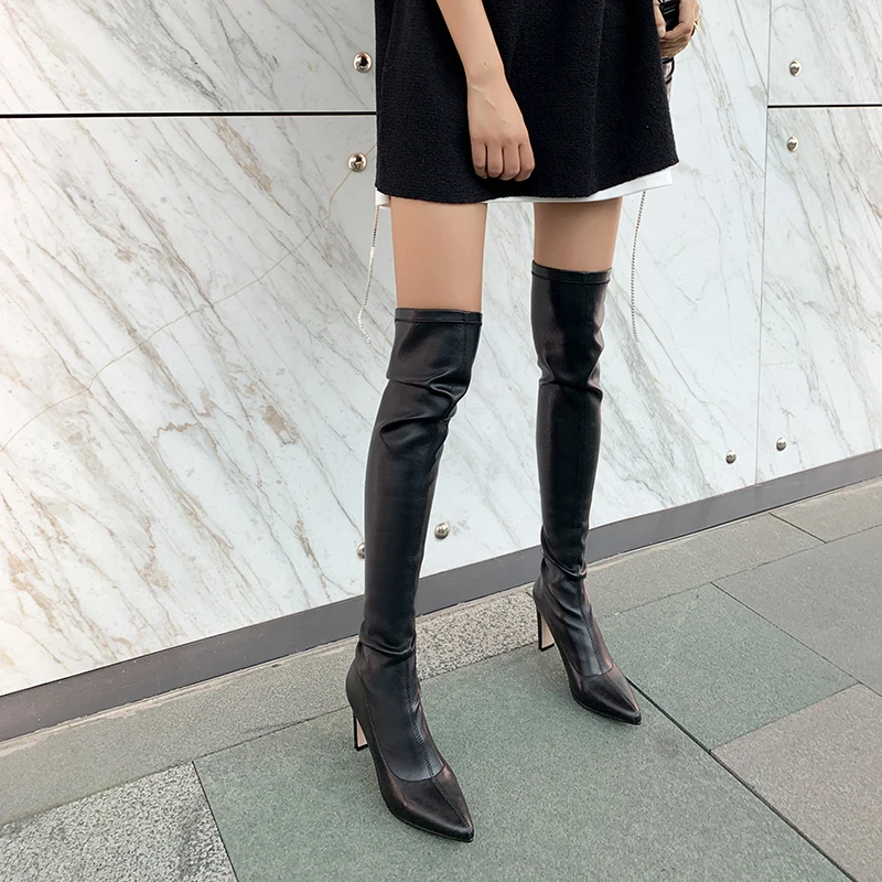 

The 20201 autumn and winter new products are explosive elastic, European and American style high-heeled pointed fashion boots.