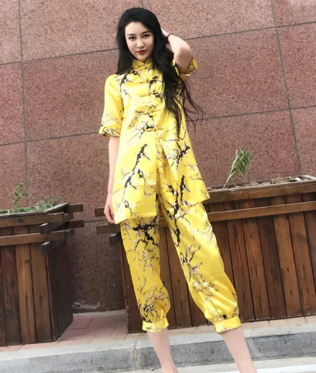 The long Tang style in the improved women's suit of the Republic of China