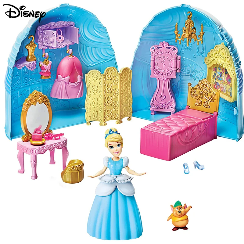 

Disney Princess Secret Styles Dolls Cinderella Story Skirt Playset with Doll Furniture and Extra Fashions Toy for Girls F1386