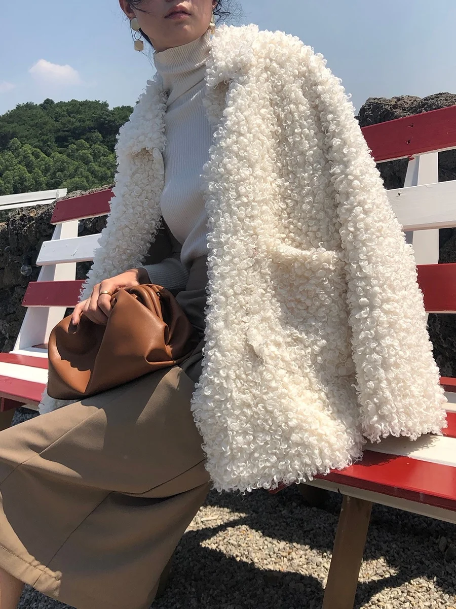 

Circle lamb Plush coat women's short 2021 winter new loose furry Teddy curly fur coat