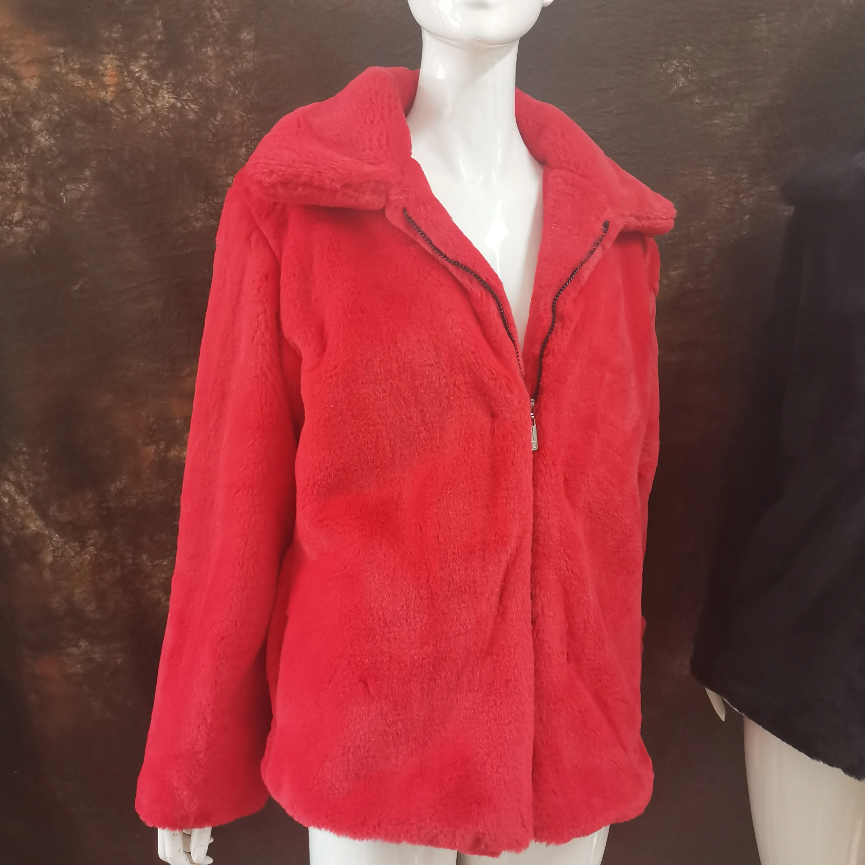 Пальто женское зимнее из искусственного меха кролика Рекс с рукавами спущенными