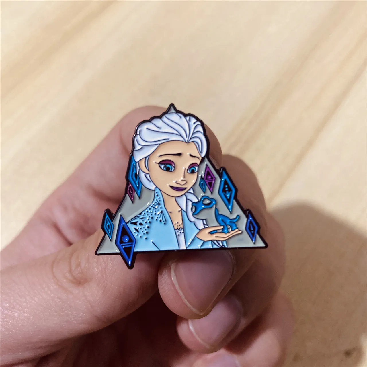 Металлическая эмалированная брошь в стиле Холодное сердце | Украшения и