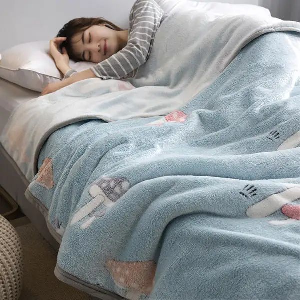 Утолщенное теплое мягкое покрывало качественное плюшевое одеяло для кровати