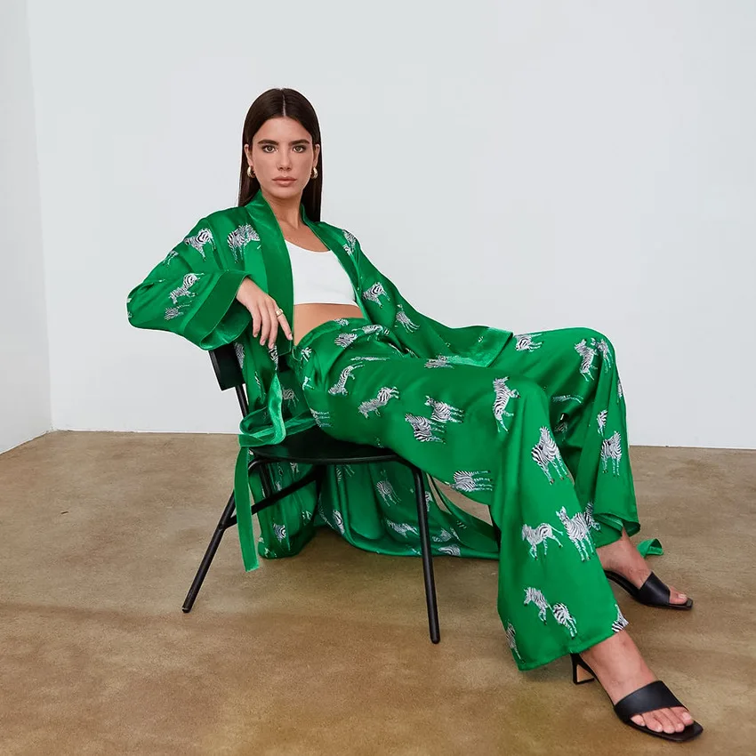 Пижама женская атласная с принтом зебры и рукавами-фонариками - купить по