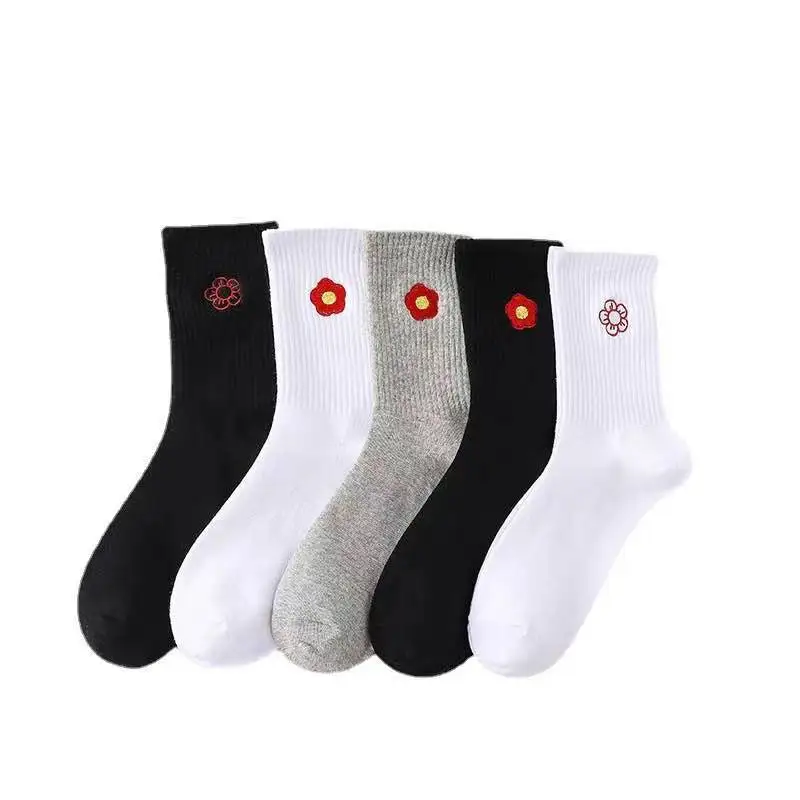 

2021 new model sends you a small red flower easy to sock a thousand socks with men and women couple socks manufacturers