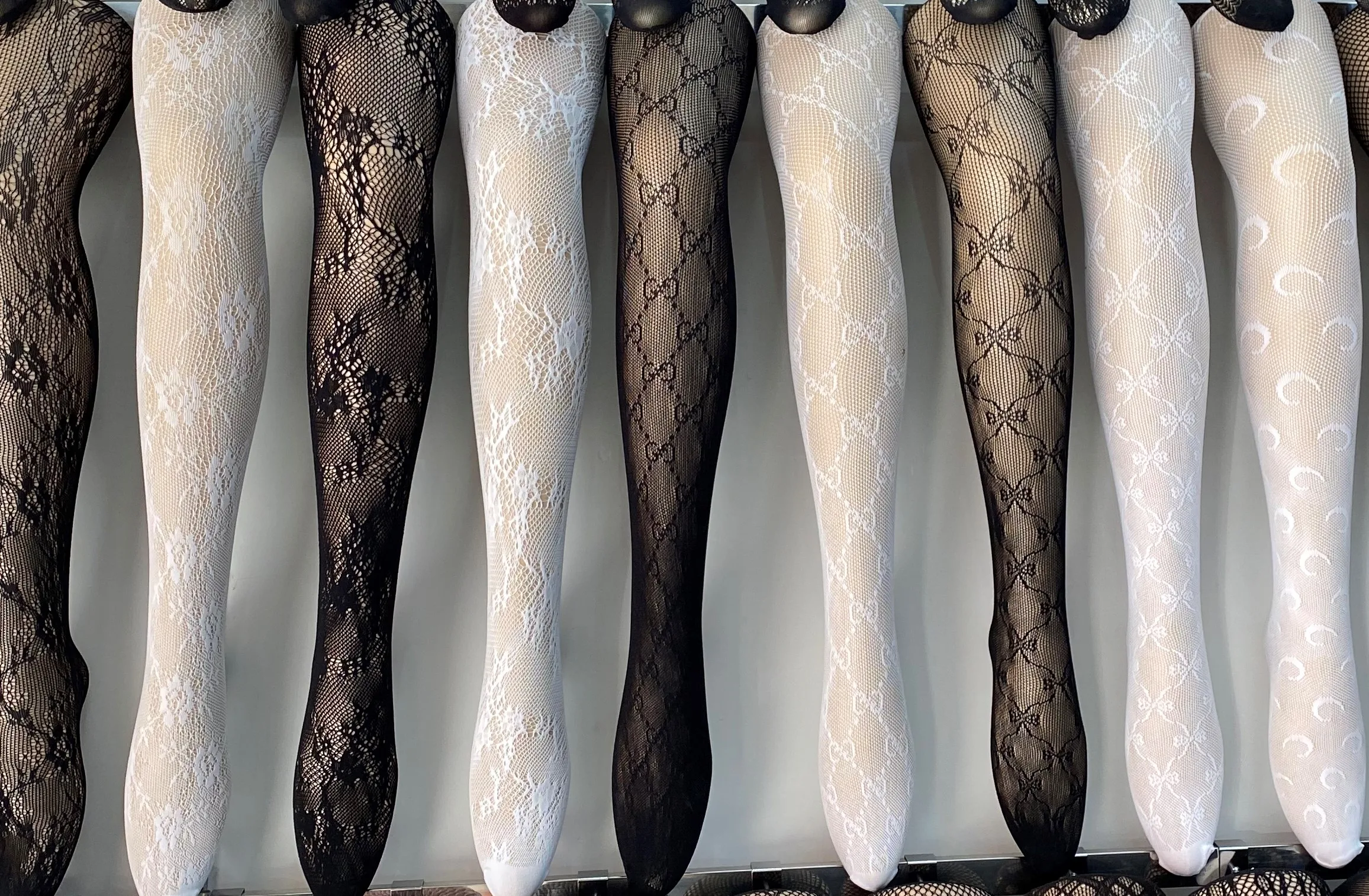

Medias con símbolo G de Francia para mujer, medias caladas con diseño de letras en blanco y negro gg tights gg pantyhose