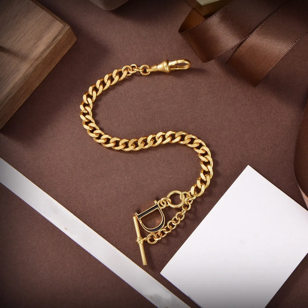 

Yunli 2021 Fashion Metal Bracelet Letter Style Luxury Designer Jewelry Ladies Gift Letter D C Porcelain Craft Women