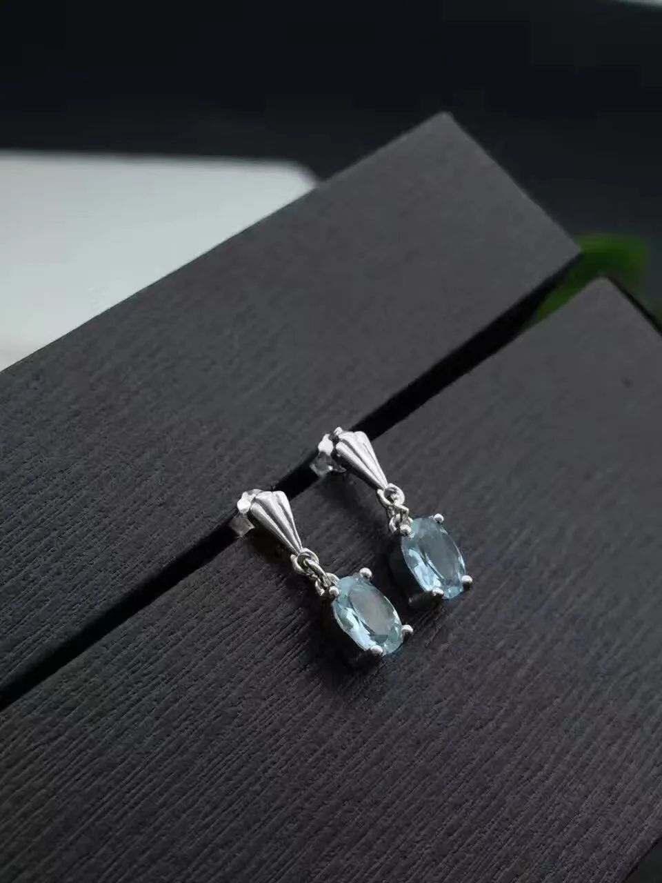 

Pure natural aquamarine earrings 925 silver ladies earrings classic simple fashion atmospheric style