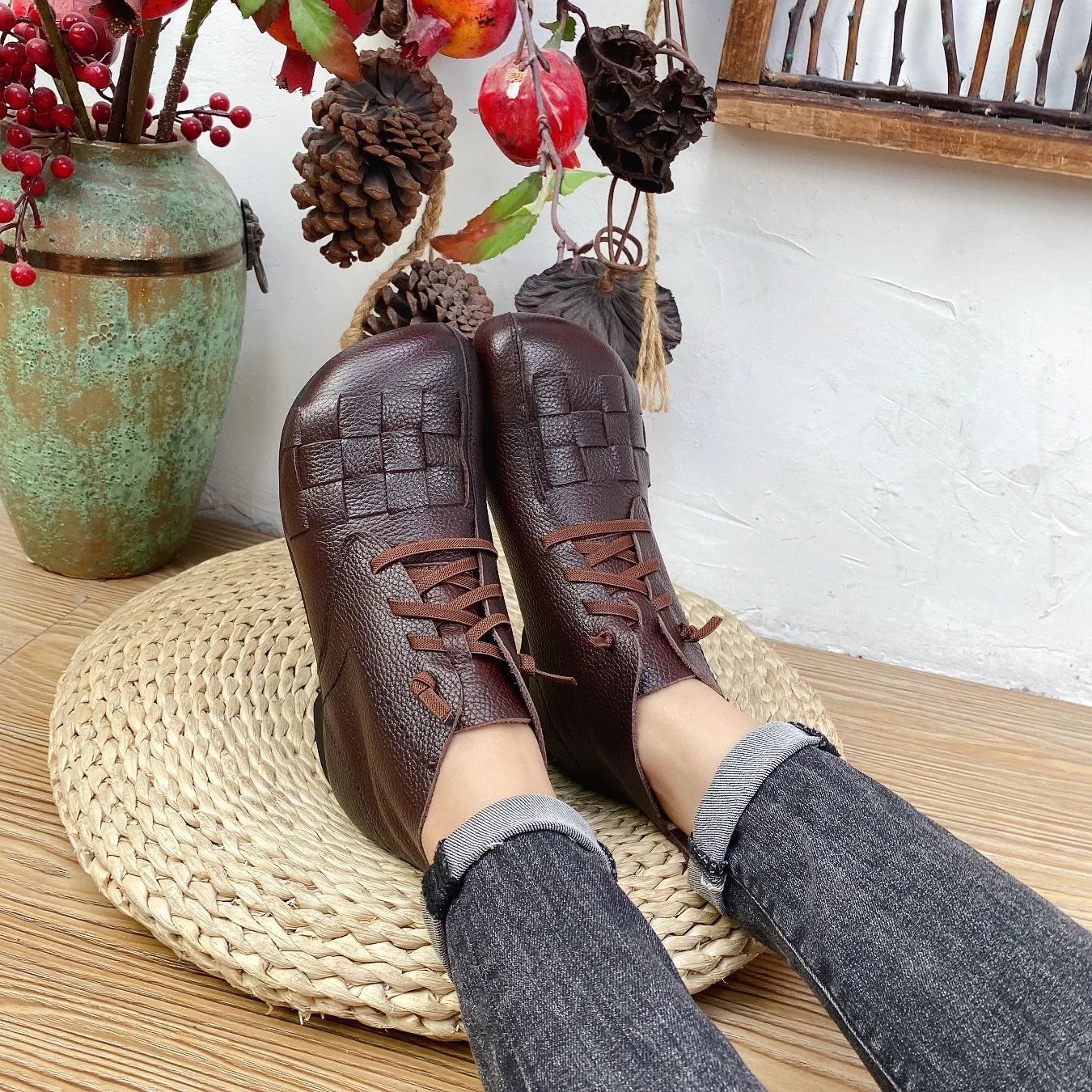 

Женская обувь Careaymade из натуральной кожи, осенняя новая кожаная обувь ручной работы с круглым носком и низким верхом, ботинки мартинсы с элас...