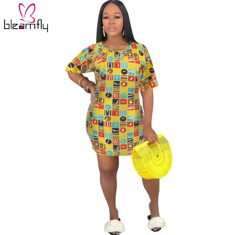 Осеннее женское платье с коротким рукавом и буквенным принтом облегающее мини