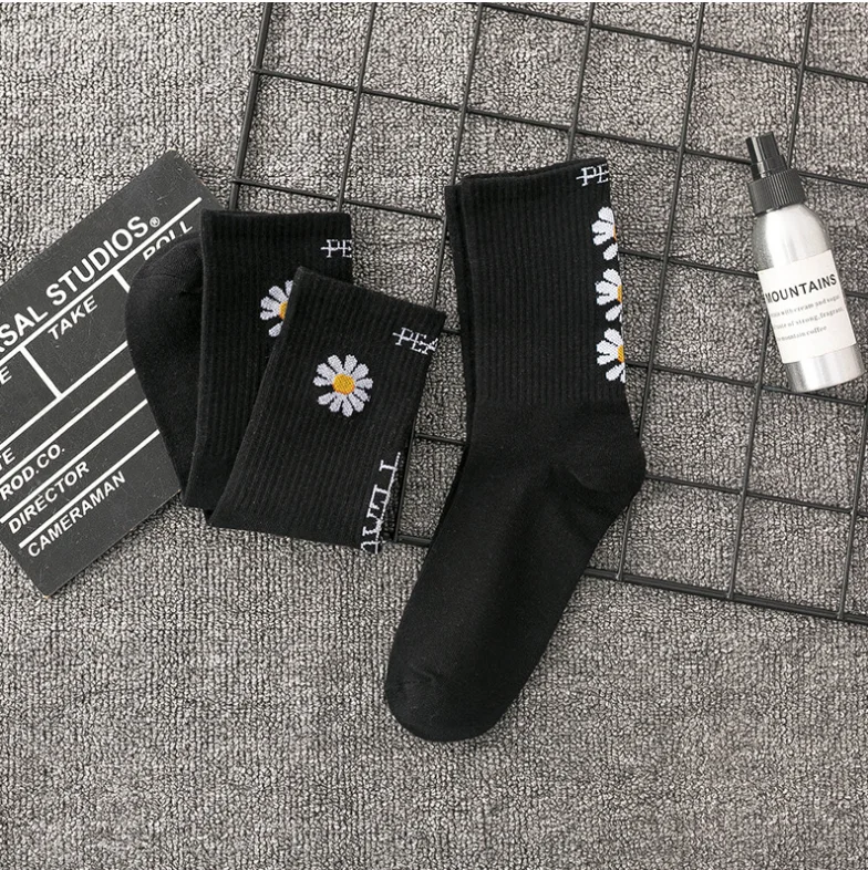 

KPOP G-Dragon Embroidery Daisy Peaceminusone Cotton Socks Elastic Socks Unisex Winter Socks