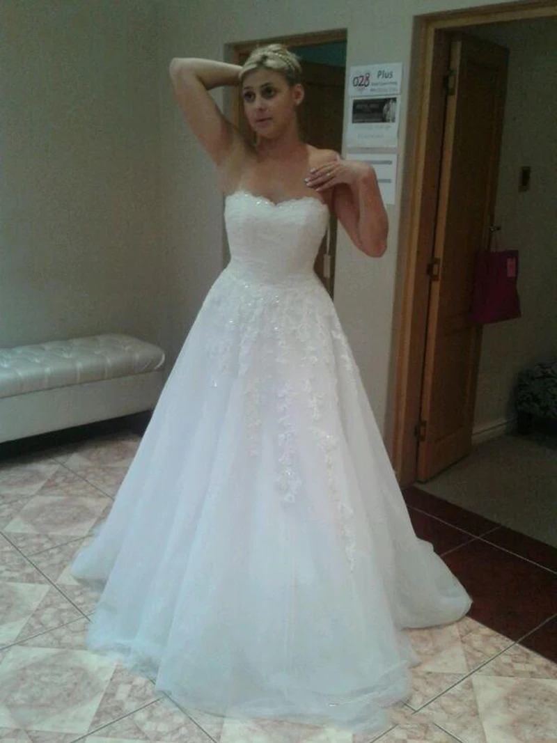

Gorgeous A Line Wedding Dresses Strapless Appliques Beads Wedding Dress Sweep Train Church Lace-up Bridal Gowns Custom Made