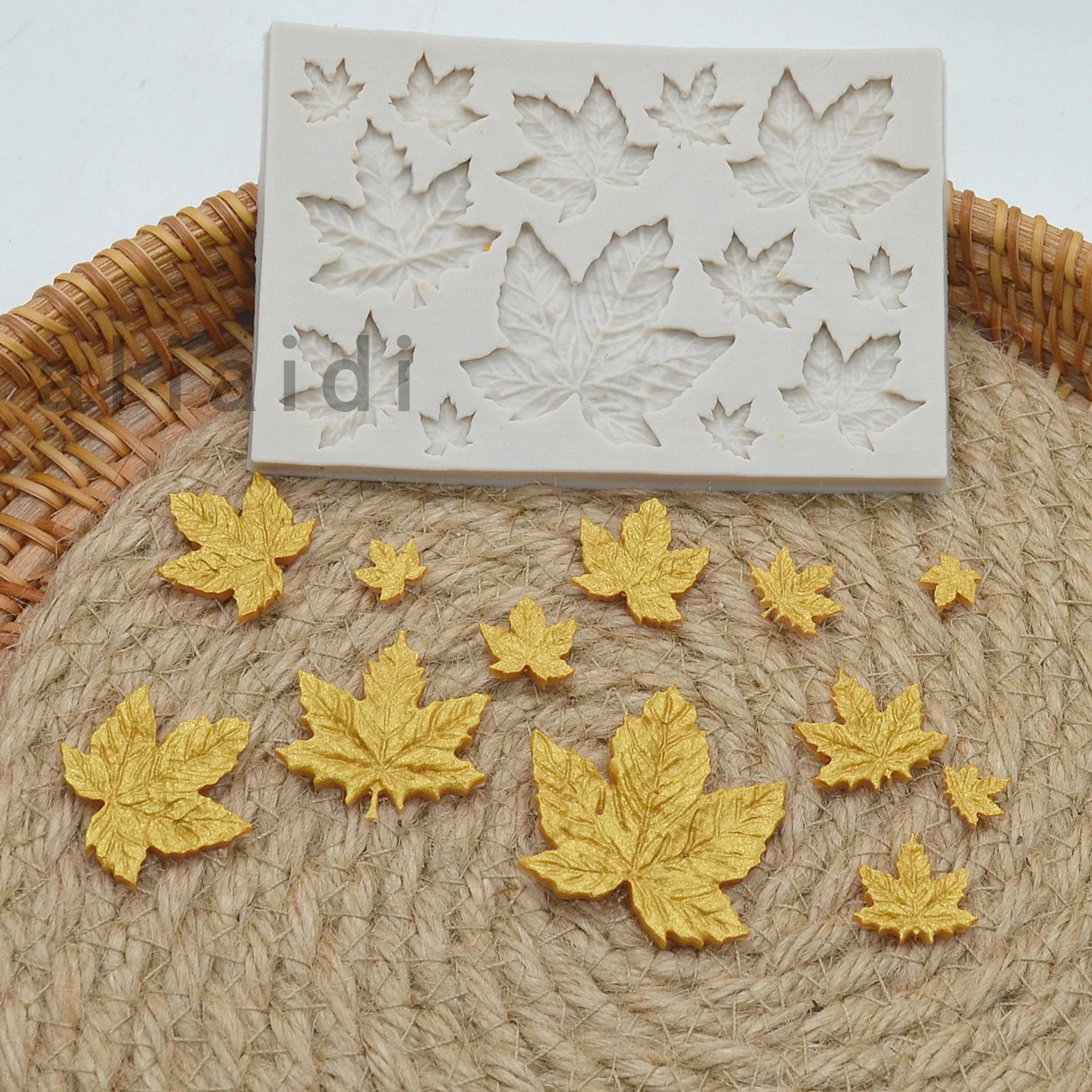 

A Variety Of Leaves Maple Leaf Silicone Resin Molds For Baking Fondant Cake Decoration Tools DIY Chocolate Kitchen Baking X47