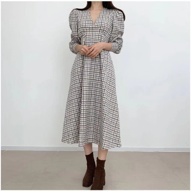 Женское элегантное платье миди с пышными рукавами осенне весеннее облегающее в