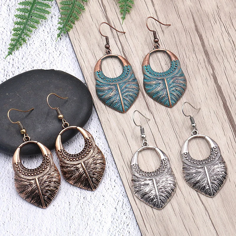 

3 Colors Are Available Ethnic Women's Carved Earrings Vintage Alloy Plant Shape Gypsy Jhumka Earrings Female Oorbellen Hangers