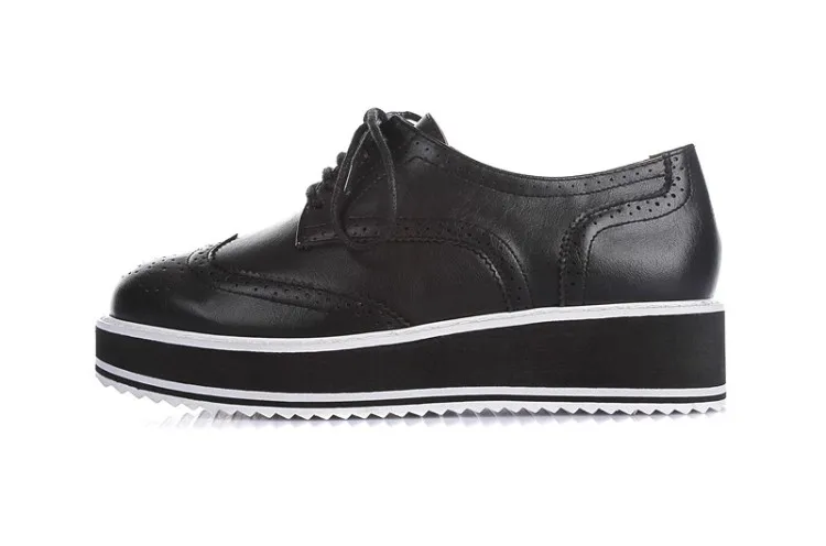 Женские туфли лодочки на платформе и толстом каблуке ажурные шнуровке с