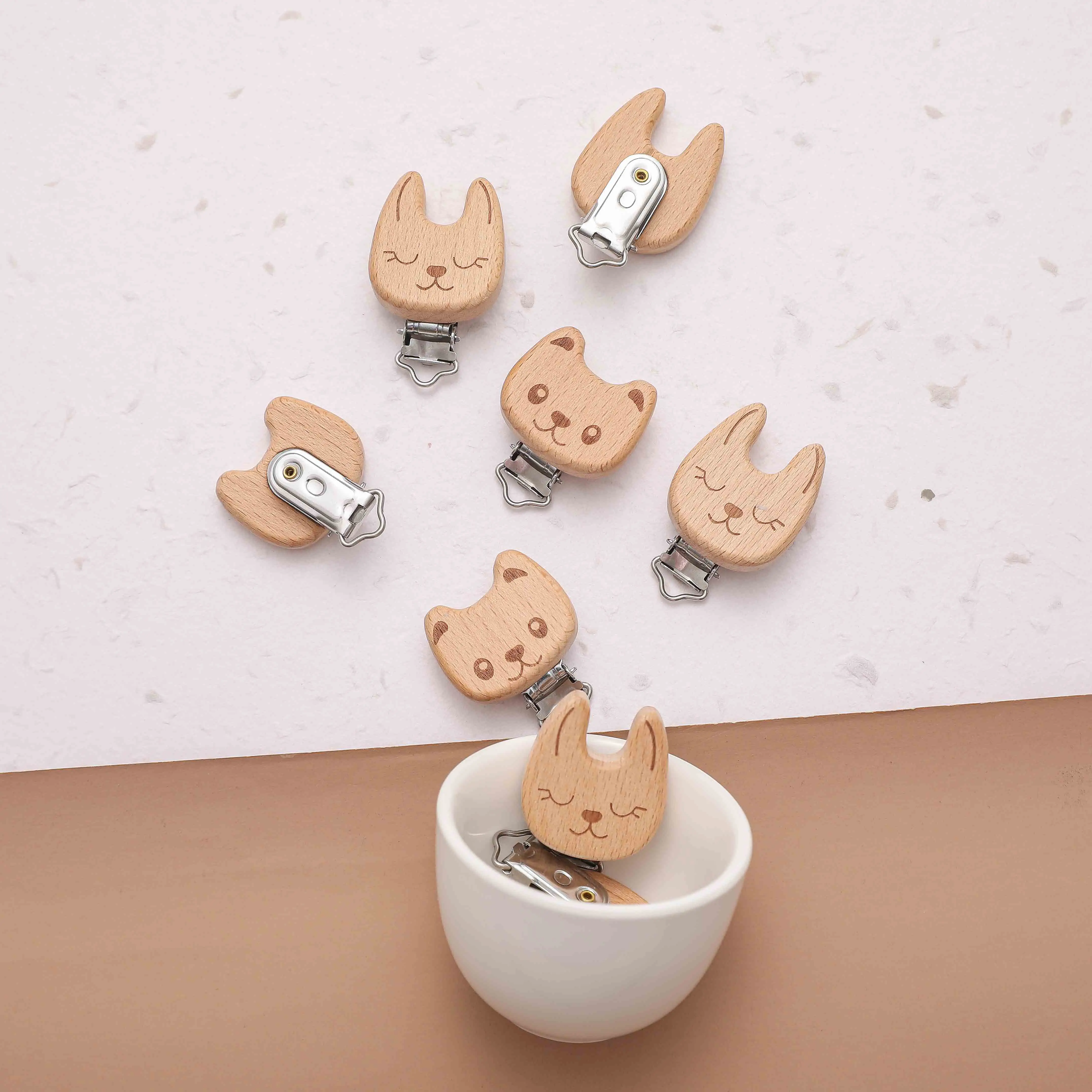 

5 Pc/lot New Cute Small Bear Fox Shaped Wooden Pacifier Clip Natural Beech Wood Baby Pacifier Clips Dummy Clips DIY Accesories