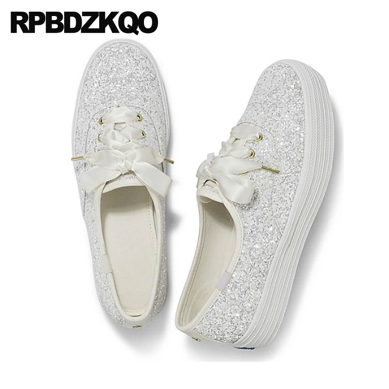 Женские блестящие белые кроссовки на толстой подошве платформе с блестками