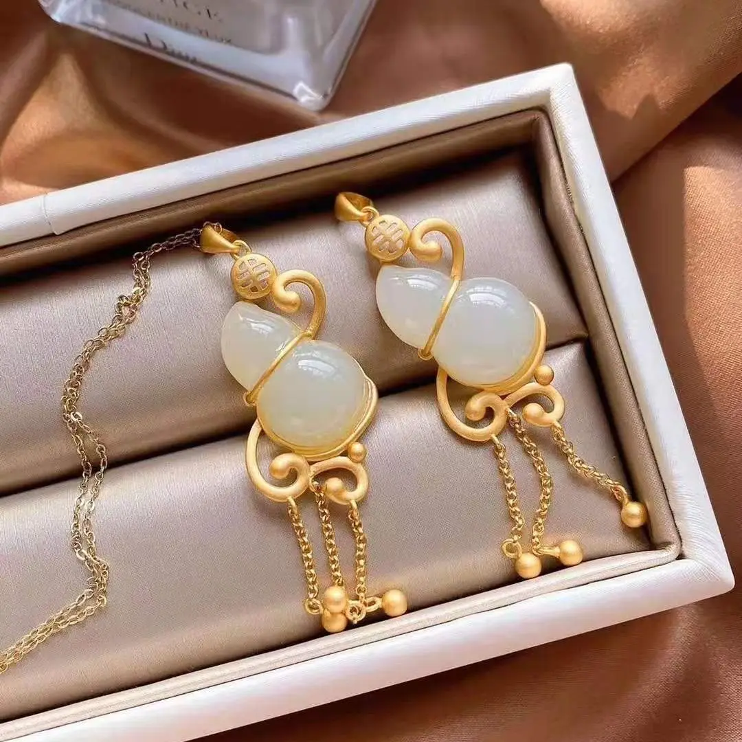 

Natural Hotian Jade Pendant Women's Small Calabash Jade Necklace Retro Chinese Style to Give Mom Birthday Gift for Elders