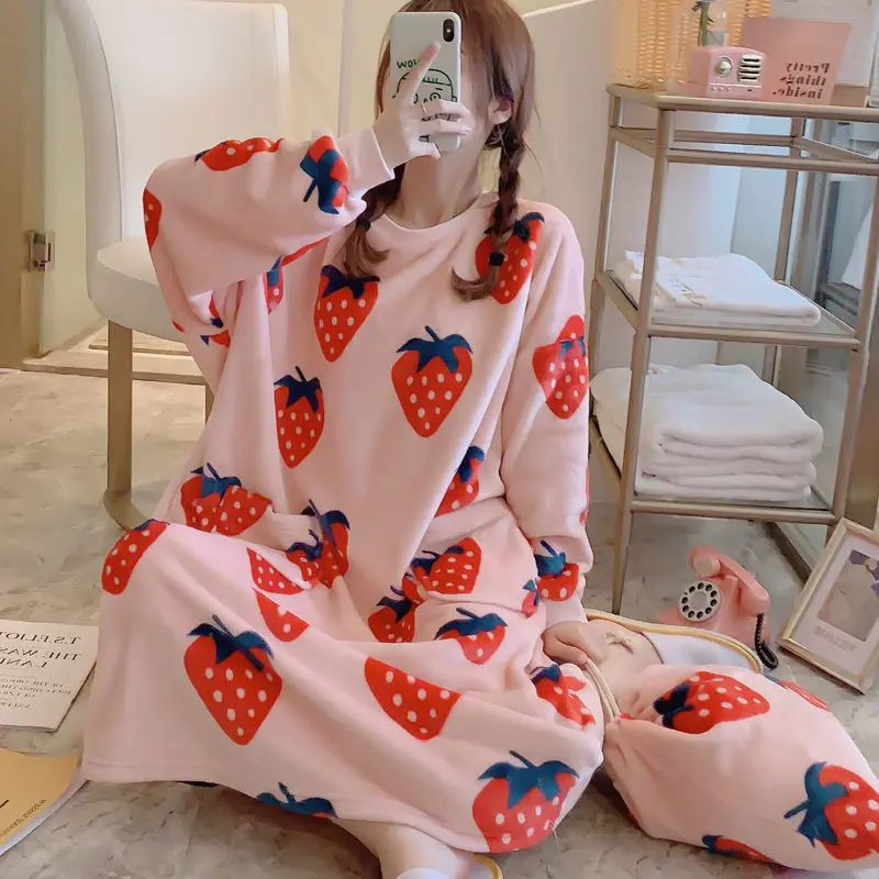 Ночные рубашки женские фланелевые бархатные в полоску с круглым вырезом