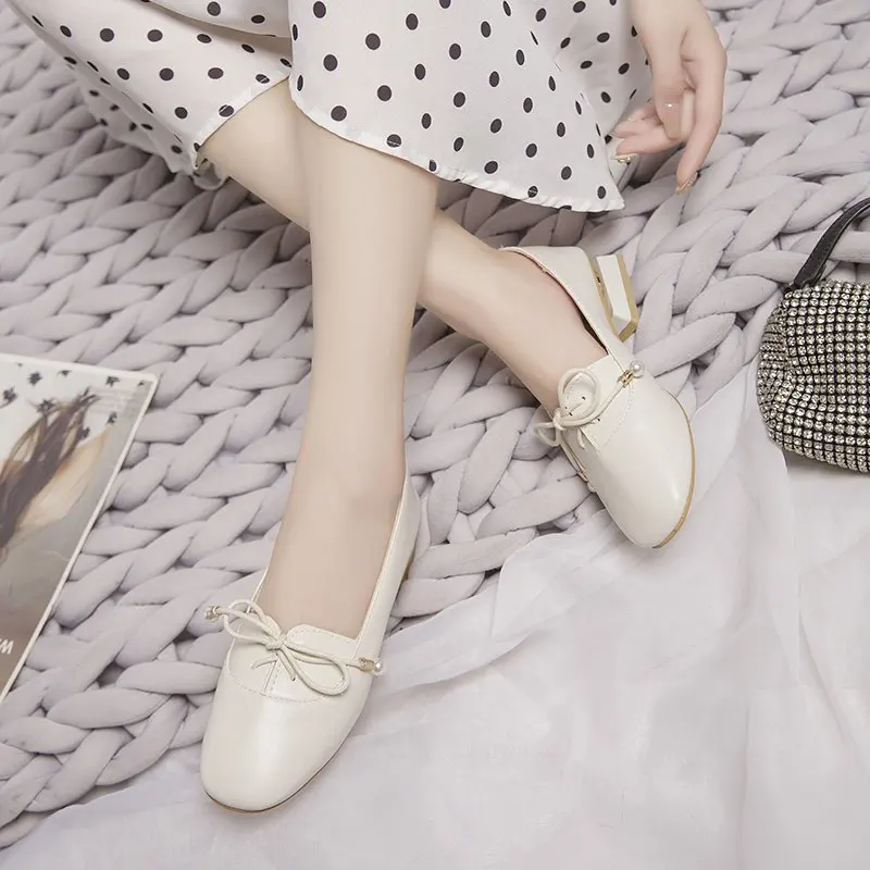 Обувь на низком каблуке с бантом Женская обувь в Корейском стиле Сезон осень