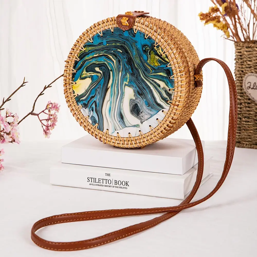 Круглая соломенная сумка из ротанга женская Летняя ажурная мессенджер ручной