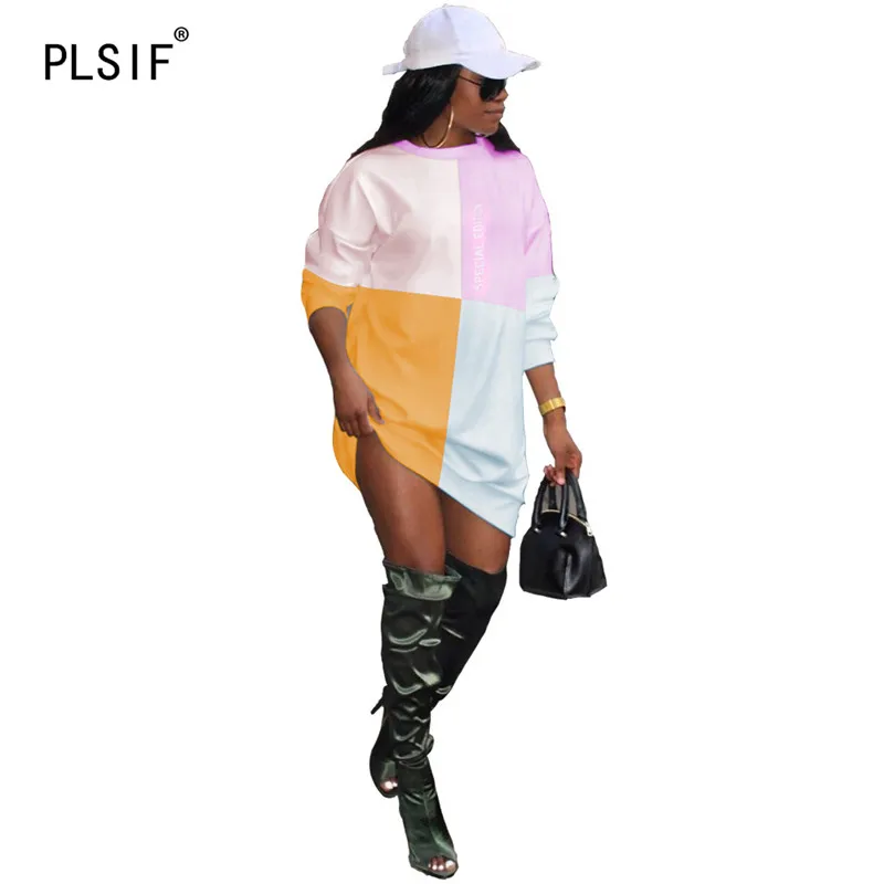 Простое однотонное облегающее платье с круглым вырезом и коротким рукавом