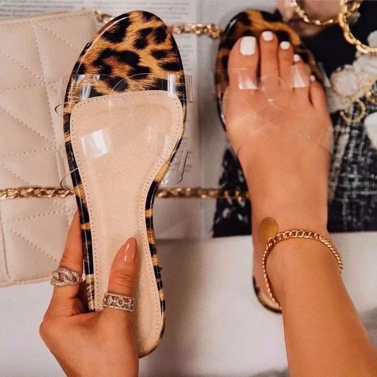 

Сандалии женские на плоской подошве, модные повседневные пляжные туфли, прозрачные, без застежки, сланцы, уличные босоножки с леопардовым п...
