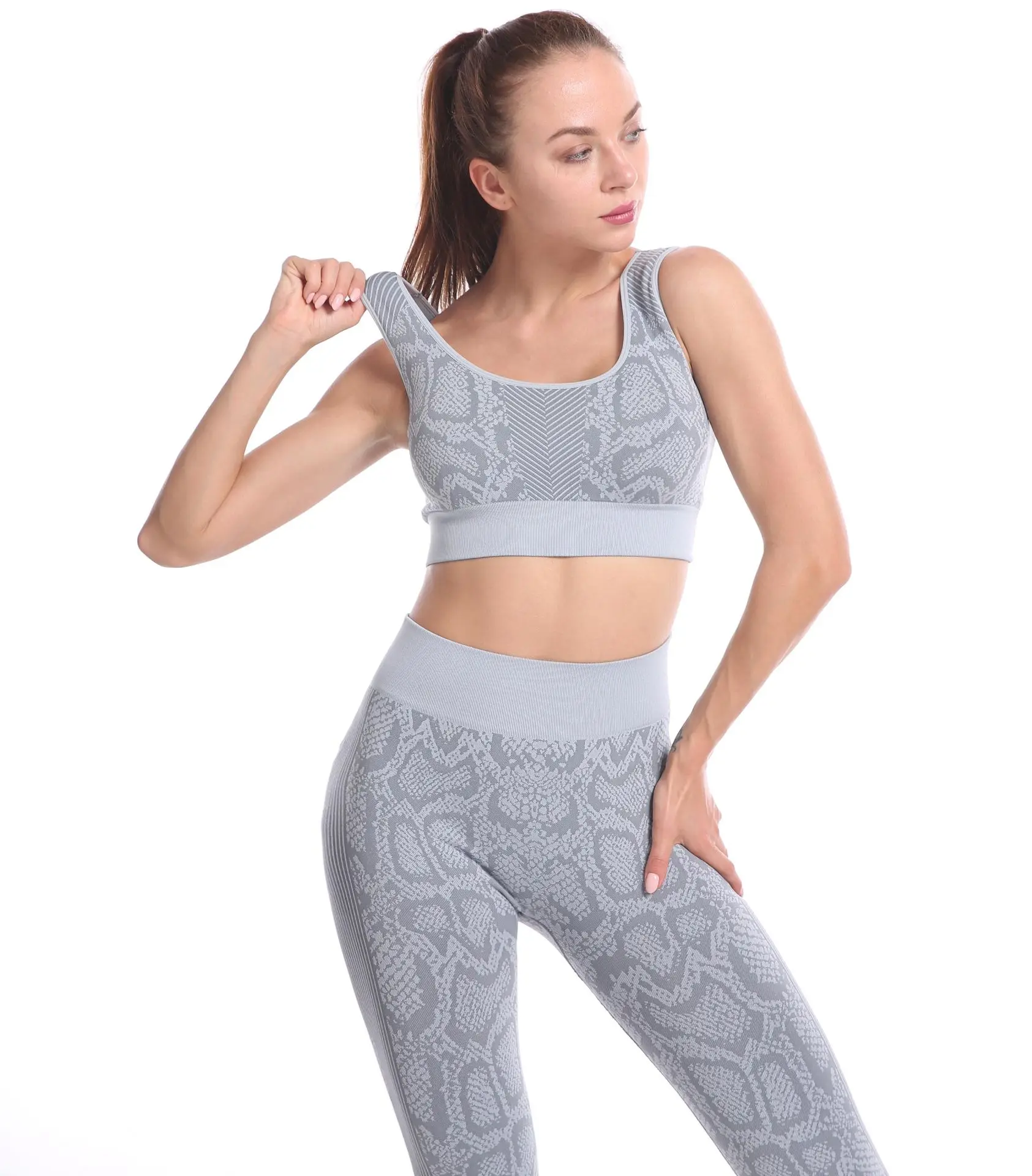

2 Piece Set Women Seamless Anti-sweat Breathable Yoga Sets Women Gym Clothes S/M/L Quick Drying Leopard Print Female Sportswear