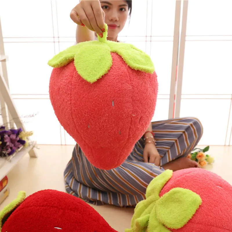 Подушка плюшевая в виде клубники 40/45 см 1 шт. | Игрушки и хобби