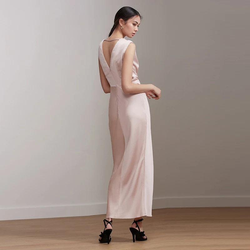 

Женское платье с V-образным вырезом и глубоким V-образным вырезом