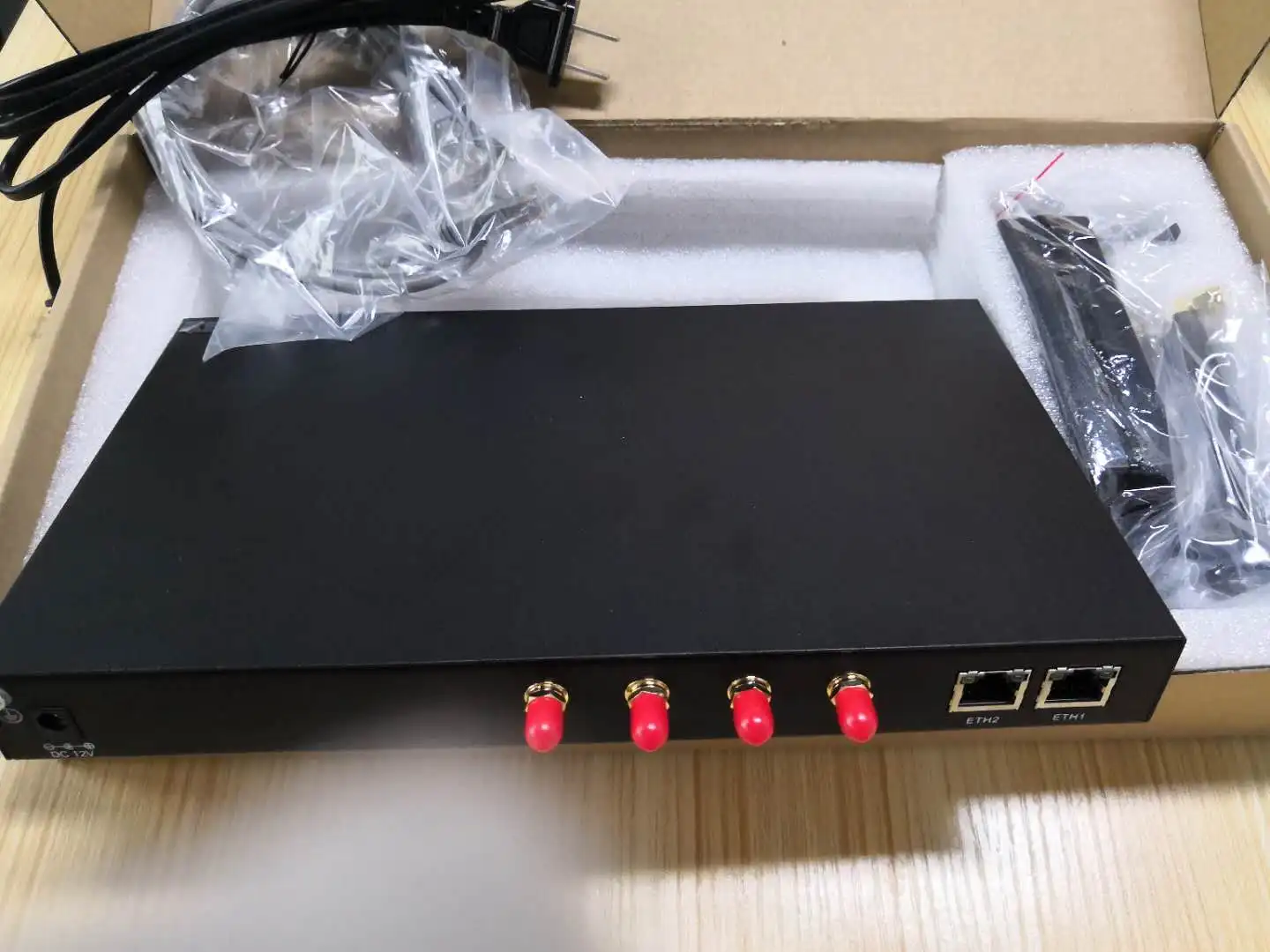 Новое поступление беспроводной VOIP-шлюз 3G WCDMA 4ch/SIMs Gatweay / GoIP для IP PBX или приложения