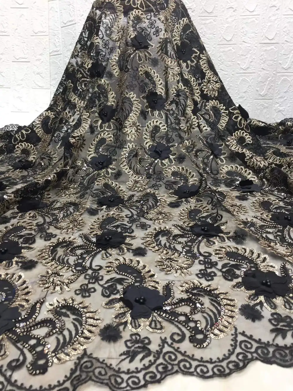 

Beautiful onion African embroidered floral lace sequins beads lace Nigerian ladies' party dress continues to sell well in 2020
