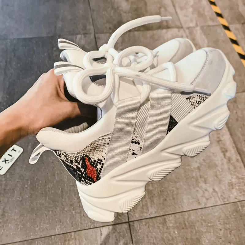 Женские кроссовки на массивной подошве брендовые дизайнерские модные платформе