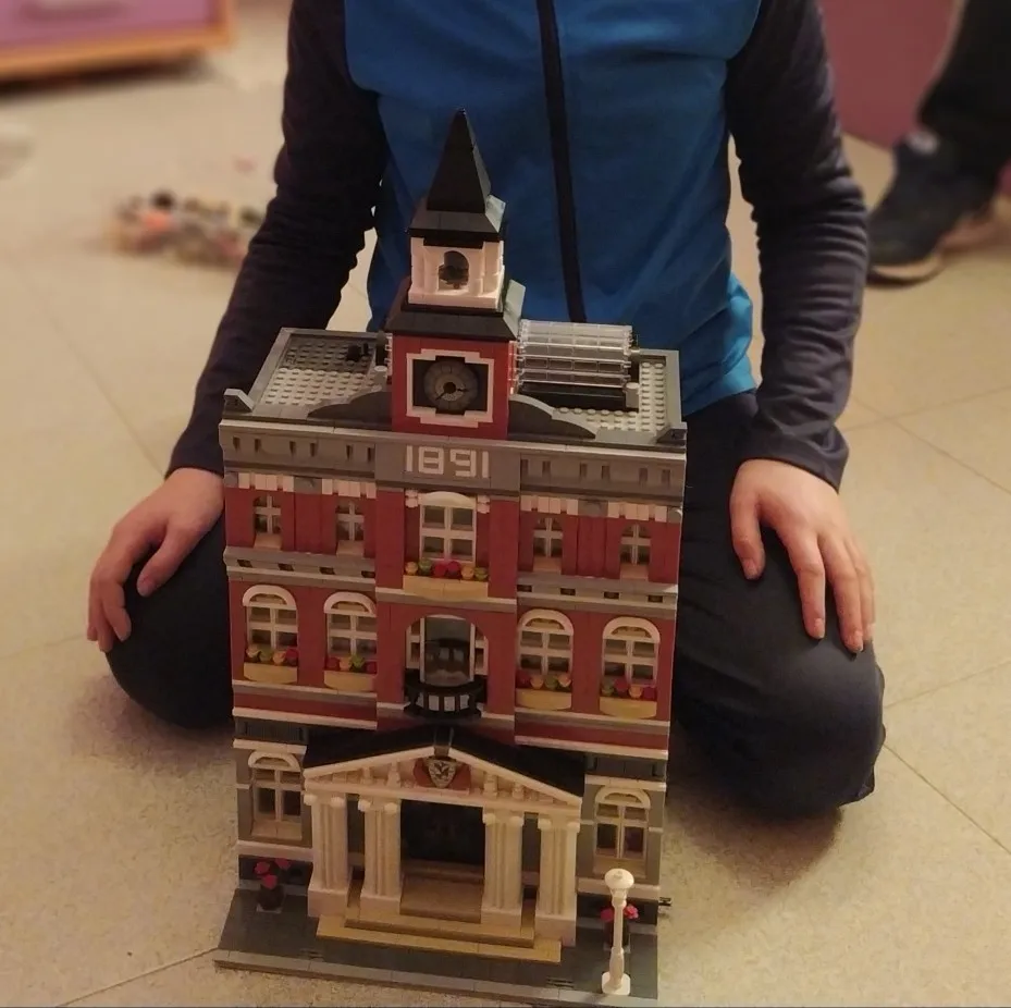 

Hot Modular Street View Creator Authentic 3-story Town Guild Hall 15003 Model Building Blocks Toys Bricks Compatible With 84003