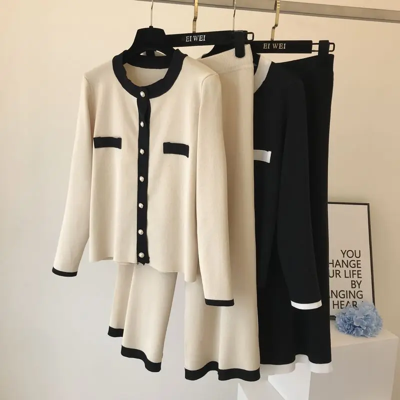 Женский трикотажный спортивный костюм комплект из двух предметов однобортный