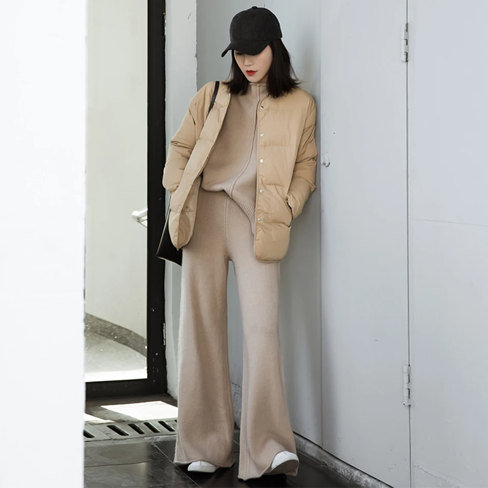 Костюм спортивный женский зимний из двух предметов трикотажный комплект топа с